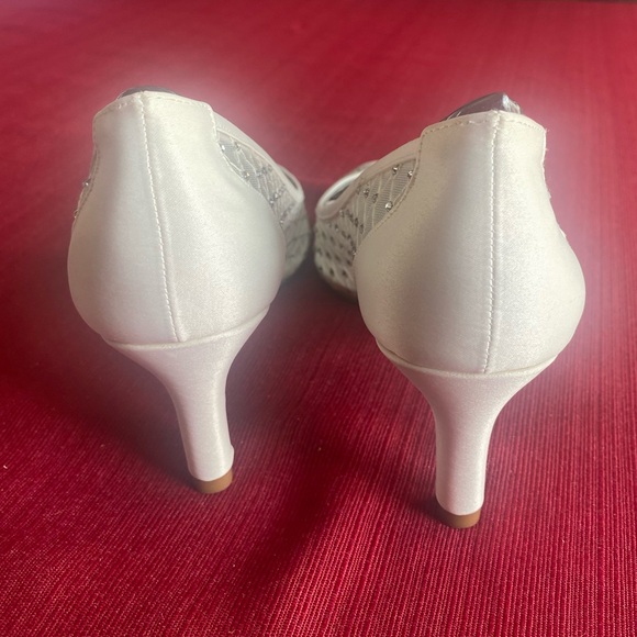 NEW IN BOX Adrianna Papell Ivory Saba Mesh Heel - Picture 6 of 10